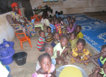 Salle des classe pour l’école maternelle.